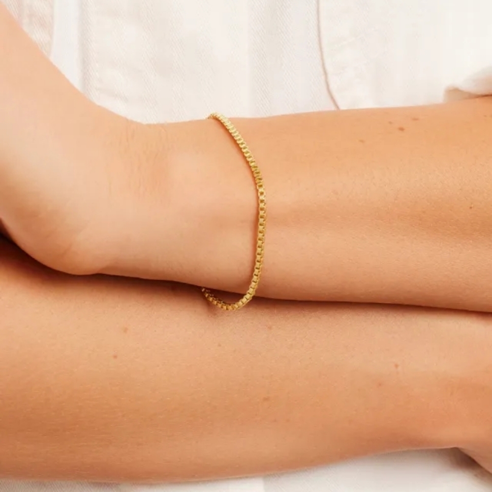 Elegant Gold Gorjana Bracelet And Gift Box With Gift Tag